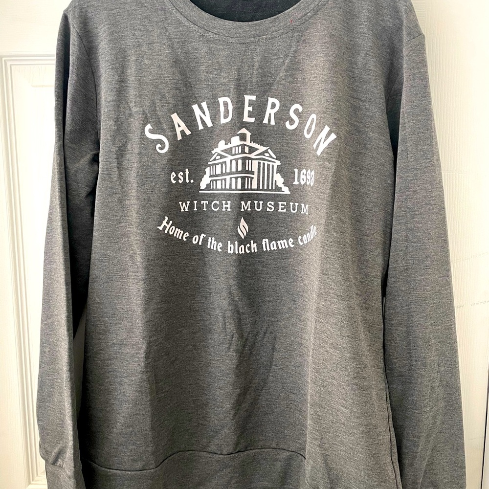 Grey NWOT Halloween sweat shirt. Sanderson sister’s witch museum. Women’s large